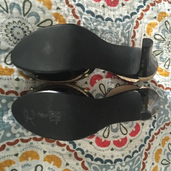 MICHAEL Michael Kors Black and Tan Heels - Picture 4 of 4